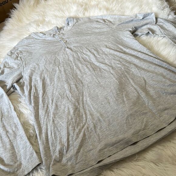 Lululemon long sleeve - Picture 1 of 2